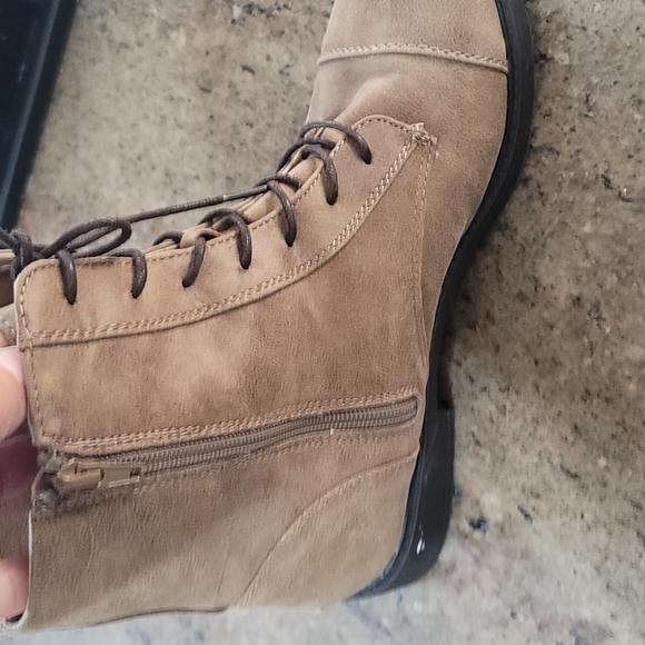 Boots - Picture 3 of 4